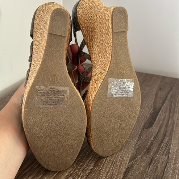 NWOT Sexy Snake Print Wedge Shoes Peep Toe Grey Cut Out - Picture 5 of 6